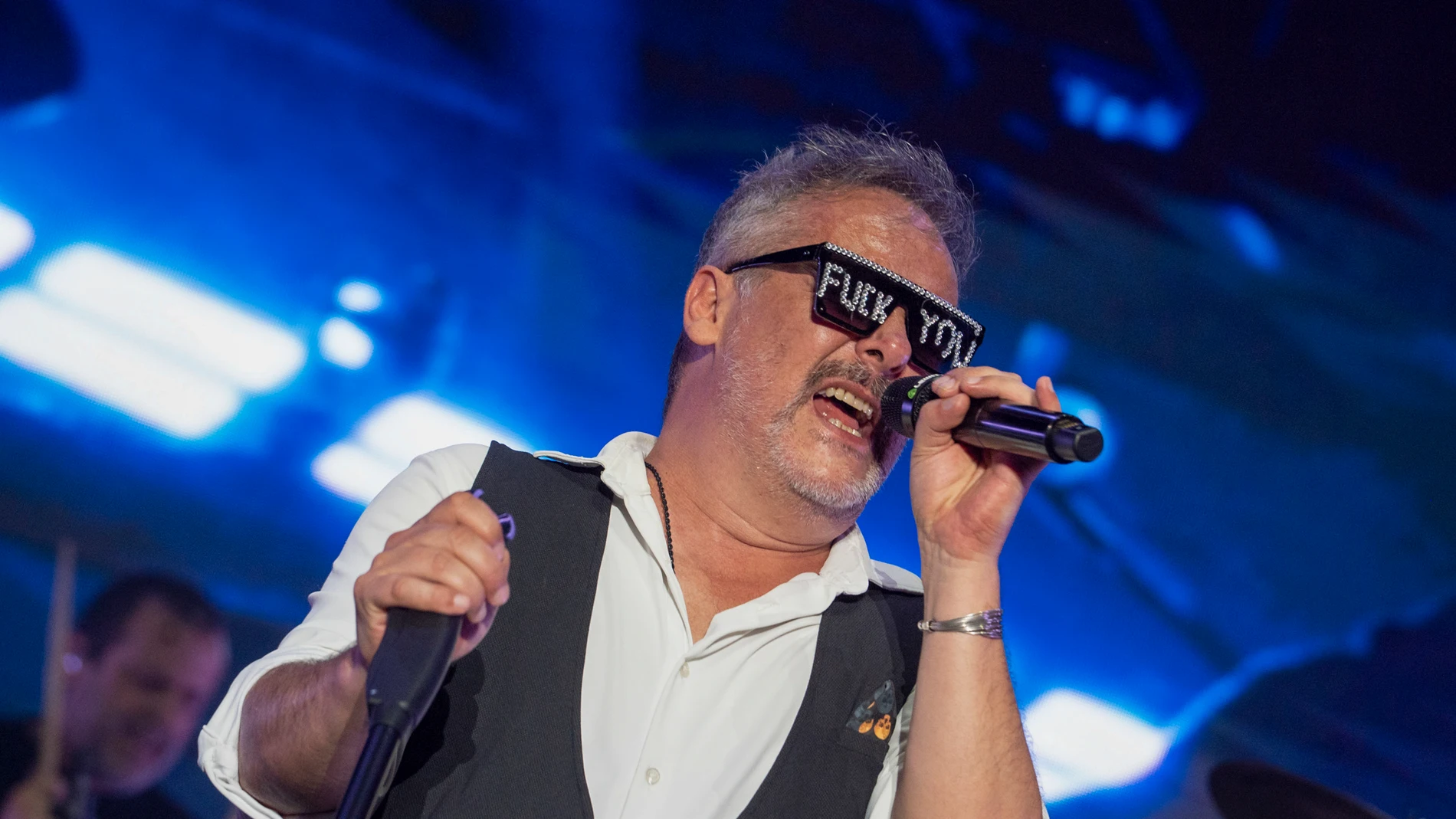 El cantante de Love of Lesbian, Santi Balmes, durante su actuación en el festival Sonorama Ribera en Aranda de Duero (Burgos) El cantante de Love of Lesbian, Santi Balmes, durante su actuación en el festival Sonorama Ribera en Aranda de Duero (Burgos)
