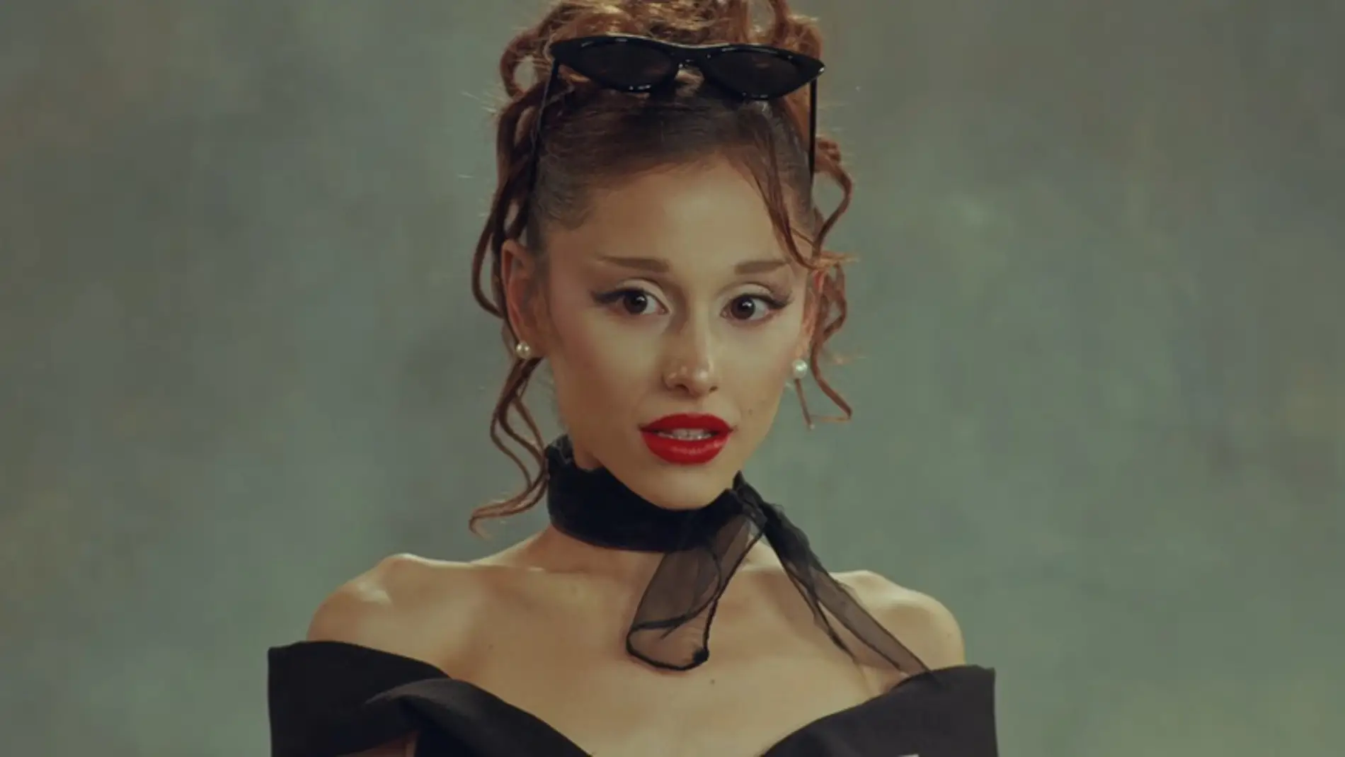 Ariana Grande en el videoclip de 'petal' Ariana Grande en el videoclip de 'petal'