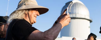 El guitarrista de Queen, Brian May, durante el eclipse solar total de 2026, a 12 de agosto de 2026, en Teruel, Arag&oacute;n (Espa&ntilde;a)