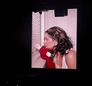 Rosalía y its.michhh en el confesionario del 'LUX TOUR' en Guadalajara, México Rosalía y its.michhh en el confesionario del 'LUX TOUR' en Guadalajara, México