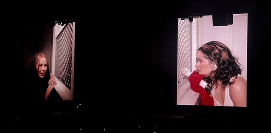 Rosalía y its.michhh en el confesionario del 'LUX TOUR' en Guadalajara, México Rosalía y its.michhh en el confesionario del 'LUX TOUR' en Guadalajara, México