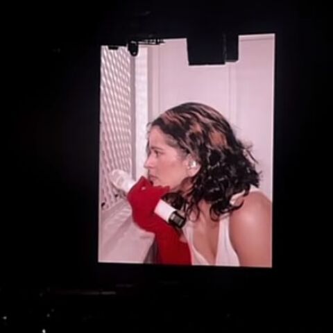 Rosalía y its.michhh en el confesionario del 'LUX TOUR' en Guadalajara, México
