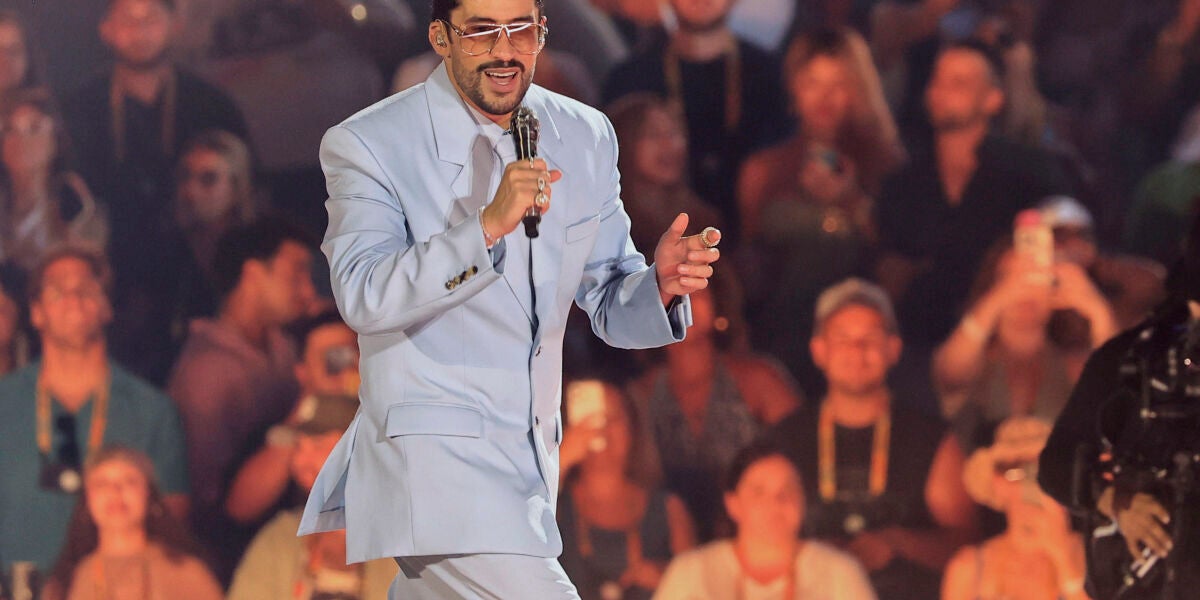 Bad Bunny cierra su gira con un emotivo discurso ante sus paisanos