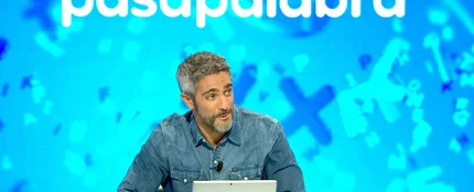 “¿Tú me vas a dar la pista a mí?”: Roberto Leal flipa con el cambio de papeles de Ana Ruiz en Pasapalabra “¿Tú me vas a dar la pista a mí?”: Roberto Leal flipa con el cambio de papeles de Ana Ruiz en Pasapalabra