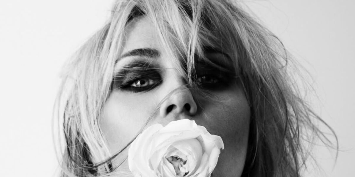 Portada del disco 'BASS PERSUADES' de Miley Cyrus