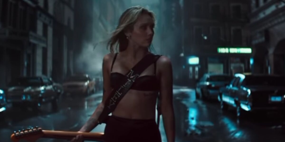 Miley Cyrus en el teaser del single 'Bass Persuades'