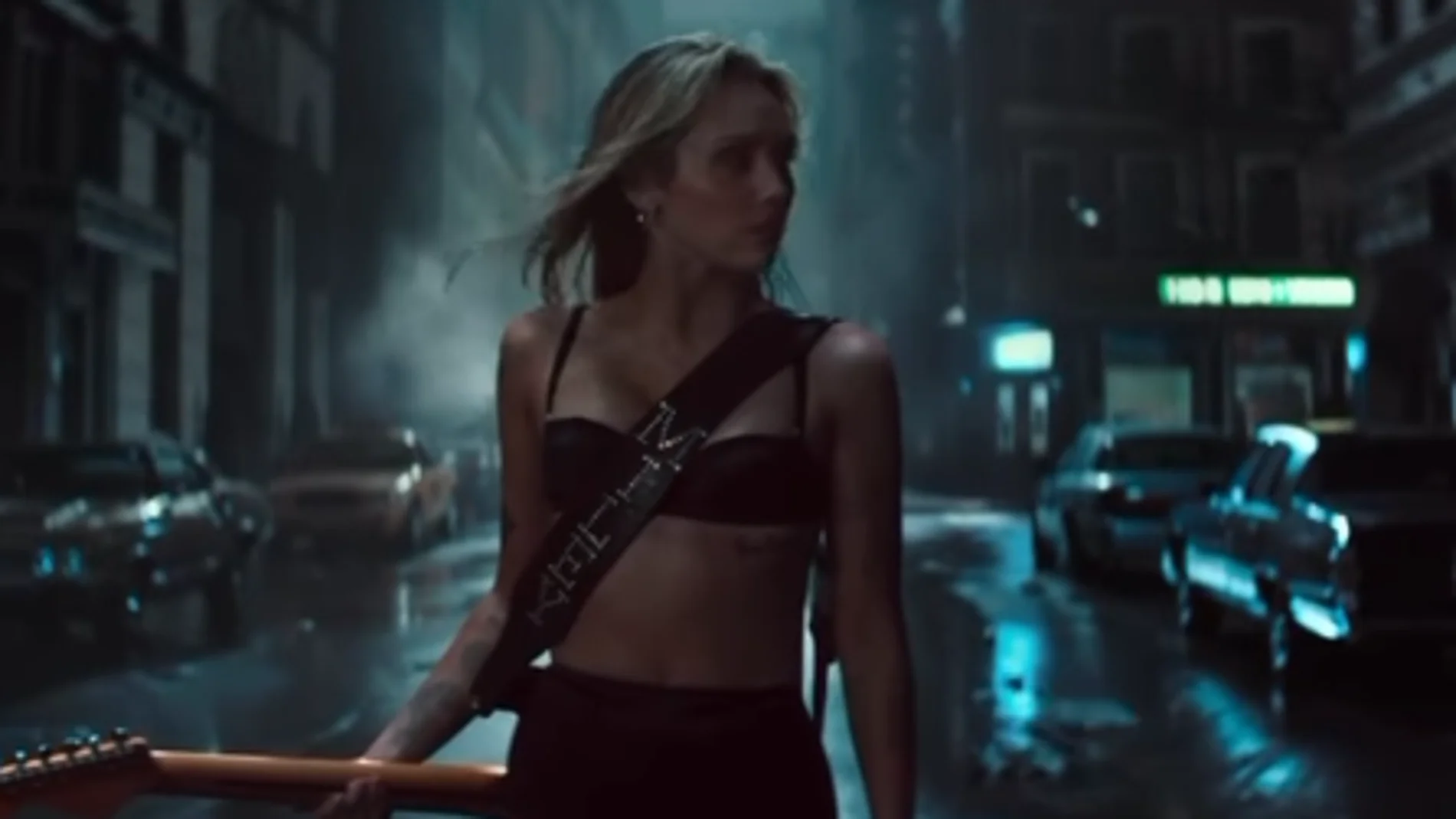 Miley Cyrus en el teaser del single 'Bass Persuades' Miley Cyrus en el teaser del single 'Bass Persuades'