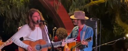 Carlos Ares se une a Leiva para cantar 'Breaking Bad' en El N&aacute;utico de San Vicente