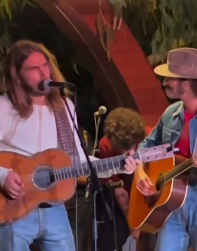 Carlos Ares se une a Leiva para cantar 'Breaking Bad' en El Náutico de San Vicente