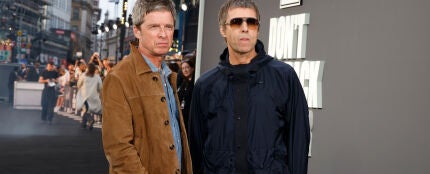 Noel y Liam Gallagher posan a las puertas del cine en la premiere de 'Los hijos de Noel y LIam Gallagher, en la presentación de 'Don't Look Back in Anger' en Londres Noel y Liam Gallagher posan a las puertas del cine en la premiere de 'Los hijos de Noel y LIam Gallagher, en la presentación de 'Don't Look Back in Anger' en Londres