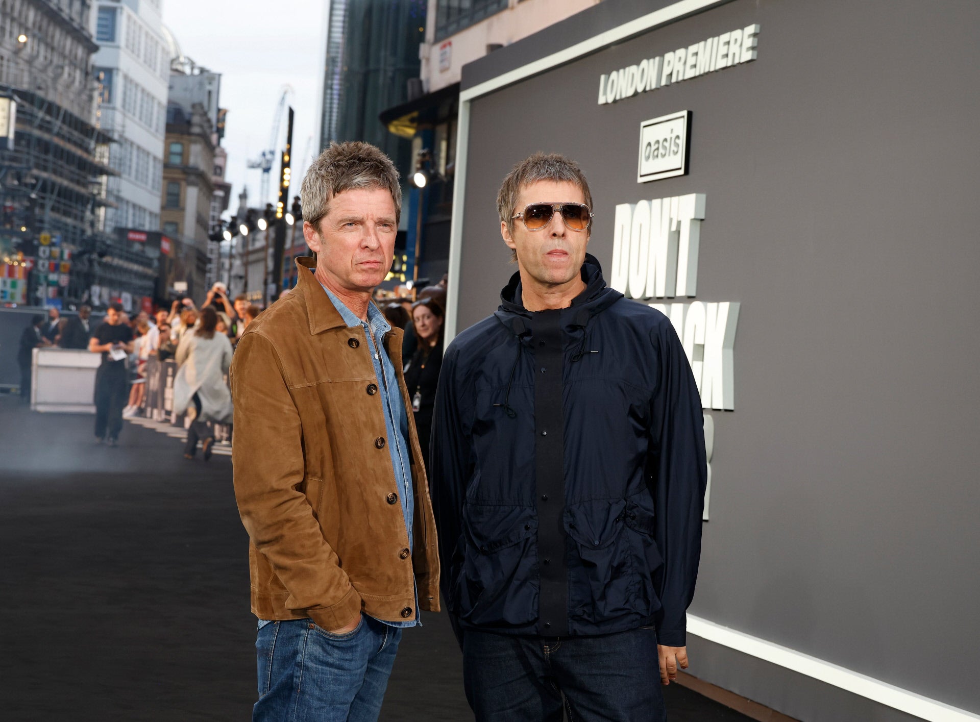Noel y Liam Gallagher posan a las puertas del cine en la premiere de 'Los hijos de Noel y LIam Gallagher, en la presentación de 'Don't Look Back in Anger' en Londres Noel y Liam Gallagher posan a las puertas del cine en la premiere de 'Los hijos de Noel y LIam Gallagher, en la presentación de 'Don't Look Back in Anger' en Londres