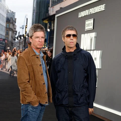 Noel y Liam Gallagher posan a las puertas del cine en la premiere de 'Los hijos de Noel y LIam Gallagher, en la presentación de 'Don't Look Back in Anger' en Londres Noel y Liam Gallagher posan a las puertas del cine en la premiere de 'Los hijos de Noel y LIam Gallagher, en la presentación de 'Don't Look Back in Anger' en Londres