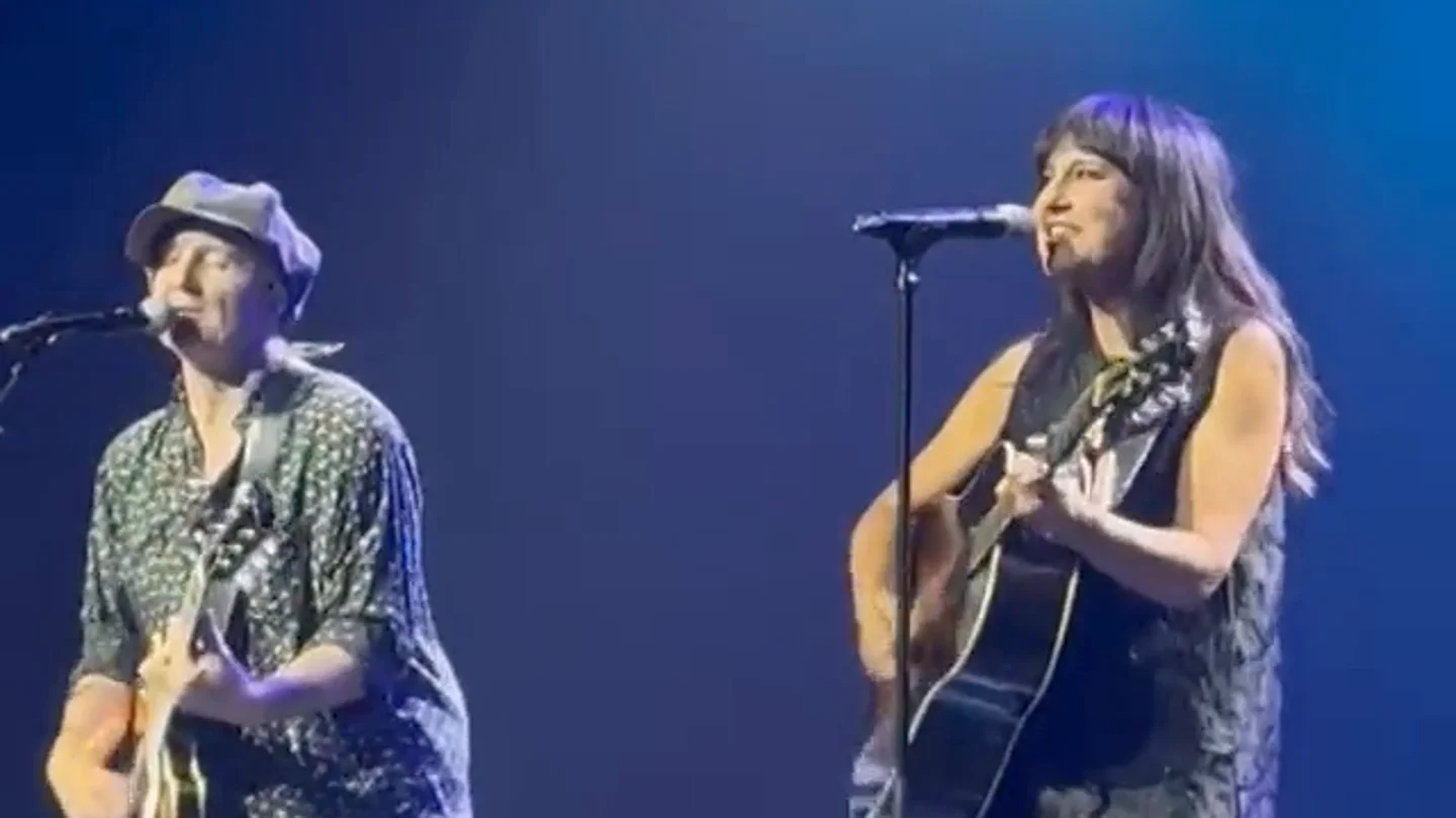 Amaral canta 'Hacia lo salvaje' Amaral canta 'Hacia lo salvaje'