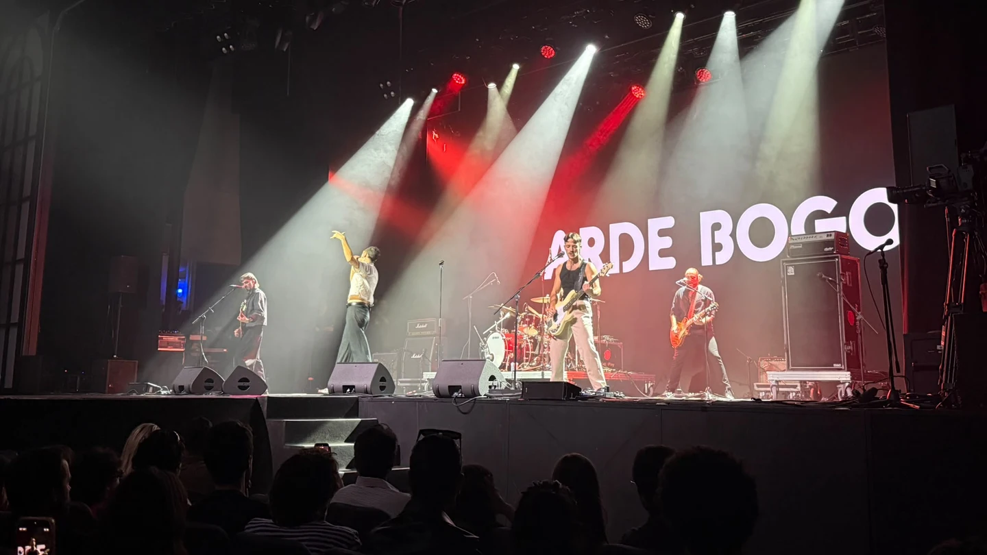 Arde Bogotá Fiesta 30 Años Los Perros Arde Bogotá Fiesta 30 Años Los Perros