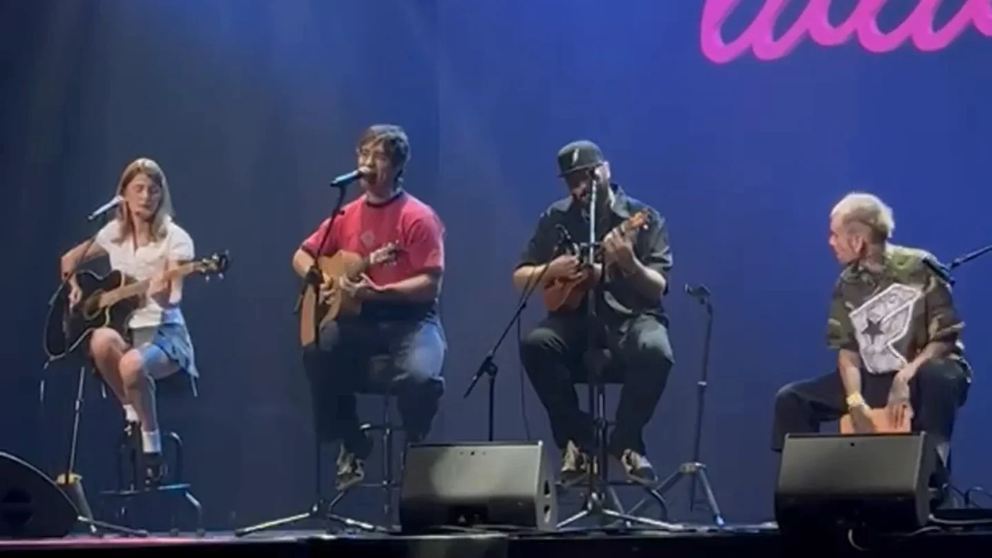 La La Love You canta 'La mitad de la mitad' La La Love You canta 'La mitad de la mitad'