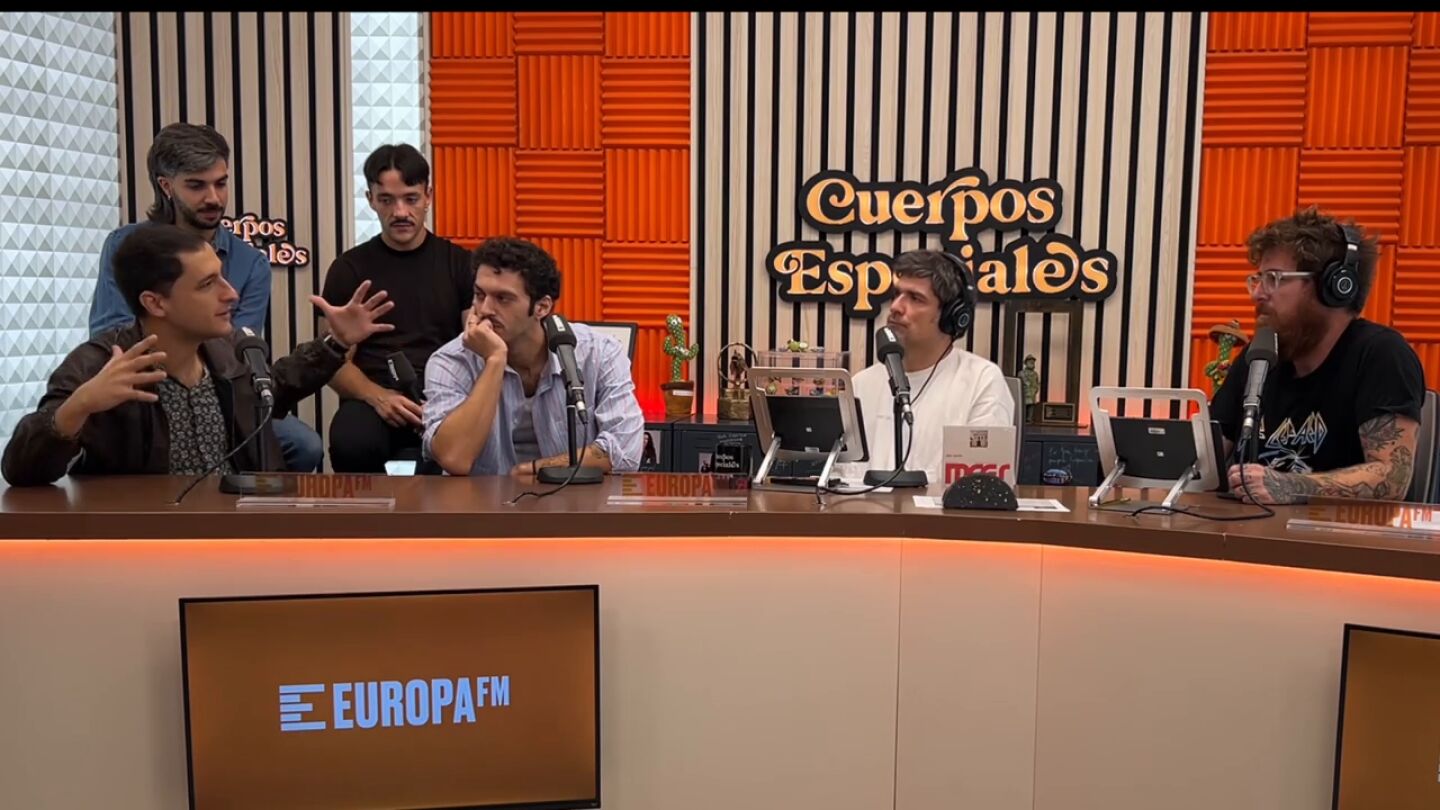 Arde Bogot&aacute;: "Nos pusimos a hacer canciones y quedaron tristes y profundas, tambi&eacute;n es parte del asunto... No puede ser todo festivo"