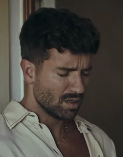Pablo Alborán, en el videoclip de Deditos Cruzados Pablo Alborán, en el videoclip de Deditos Cruzados