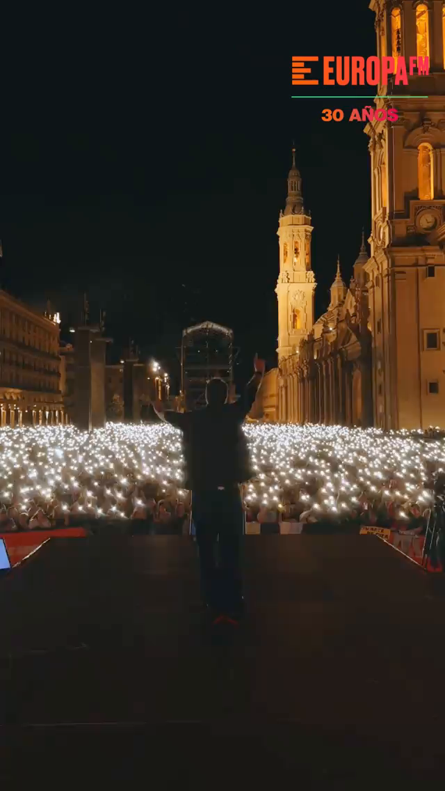Antonio Orozco canta 'Te juro que no hay un segundo que no piense en ti' en Zaragoza Antonio Orozco canta 'Te juro que no hay un segundo que no piense en ti' en Zaragoza