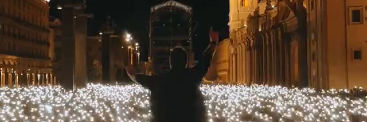 Antonio Orozco canta 'Te juro que no hay un segundo que no piense en ti' en Zaragoza