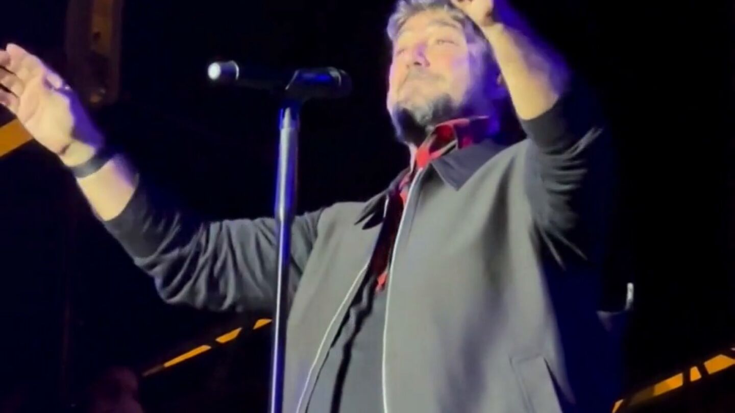 Antonio Orozco canta la nana de Antonella en las Fiestas del Pilar de Zaragoza