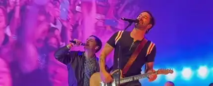 Viva Suecia y Arde Bogotá cantan 'El bien' en Murcia Viva Suecia y Arde Bogotá cantan 'El bien' en Murcia