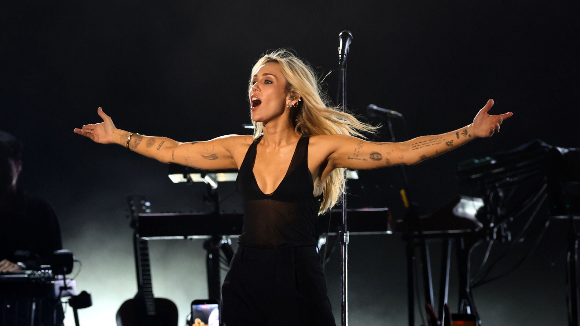 Miley Cyrus cumple un sueño en Los Ángeles con su primer concierto en ...