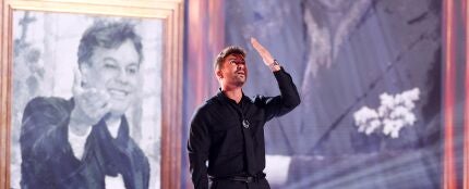 Pablo Albor&aacute;n canta 'Ya lo s&eacute; que t&uacute; te vas' como homenaje a Juan Gabriel en los Premios Billboard de la M&uacute;sica Latina 2026