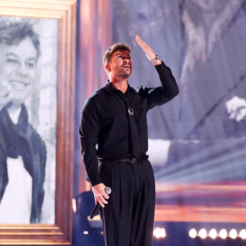 Pablo Alborán canta 'Ya lo sé que tú te vas' como homenaje a Juan Gabriel en los Premios Billboard de la Música Latina 2026 Pablo Alborán canta 'Ya lo sé que tú te vas' como homenaje a Juan Gabriel en los Premios Billboard de la Música Latina 2026