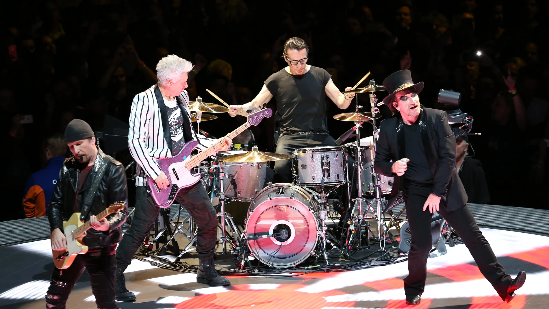 U2 en 2018 durante un concierto en Londres de la gira 'Experience + Innocence Tour' U2 en 2018 durante un concierto en Londres de la gira 'Experience + Innocence Tour'