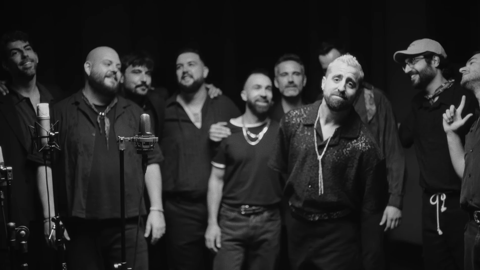La Fúmiga en el videoclip de 'Gràcies per tant' La Fúmiga en el videoclip de 'Gràcies per tant'